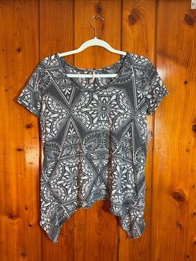 Free people: Gray & White burn out Short Sleeve Top size XS